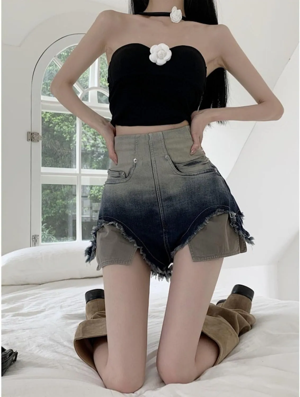 Women Casual Stretchy Jean Shorts High Waisted Frayed Hem Outside Pockets Summer Fashion Shorts